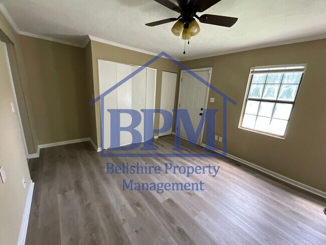 Building Photo - Spacious 3 Bed, 2 Bath Bottom-Floor Duplex...