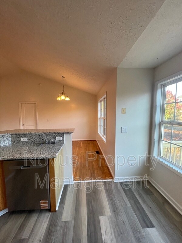 Building Photo - 721 Meadow Spring Dr