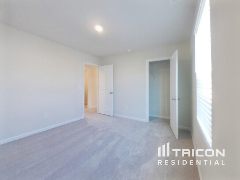 Building Photo - 4058 Rustling Grass Trl