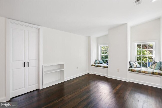 Building Photo - 323 N Patrick St
