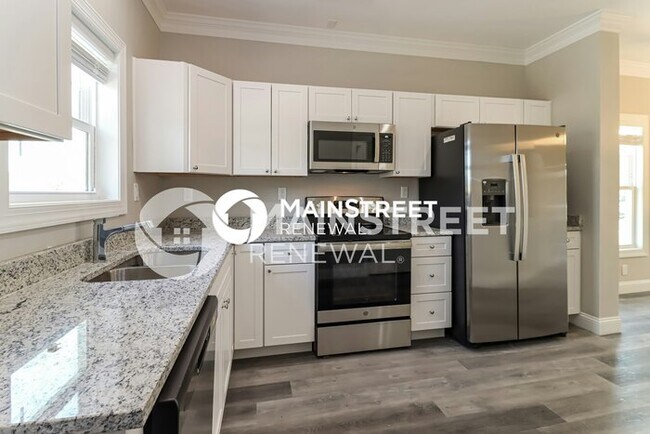 Building Photo - 2 Bedroom Pet-Friendly Home in St. Petersb...