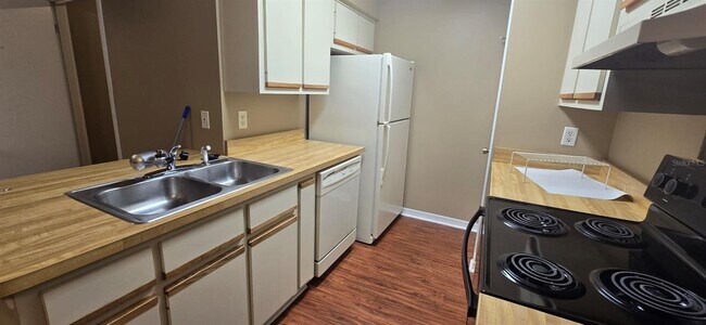 Building Photo - 1923 SW 34th Ct