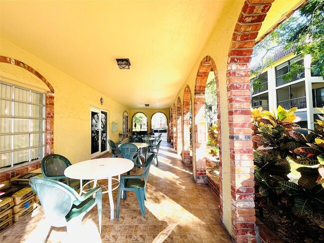 Building Photo - 259 S Cypress Rd