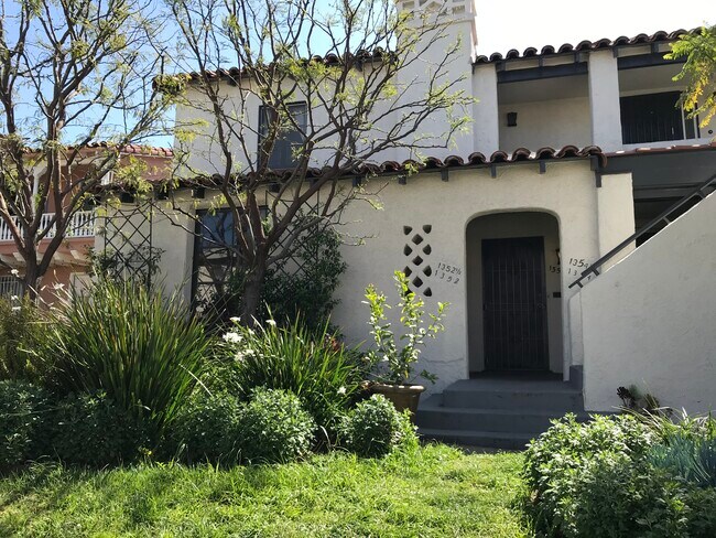 Building Photo - 1352 Masselin Ave