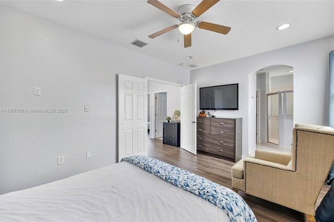 Building Photo - 1431 SE 18th Terrace