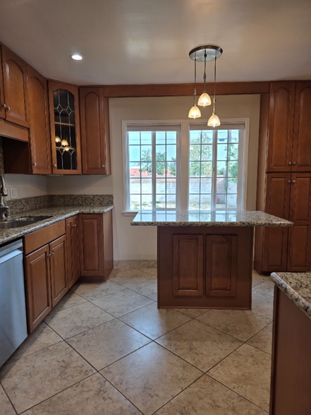 Building Photo - 470 Mercury Ln