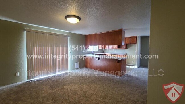 Building Photo - 941 Parkdale Ave