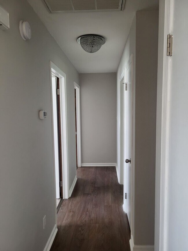 Building Photo - EASTON PLACE