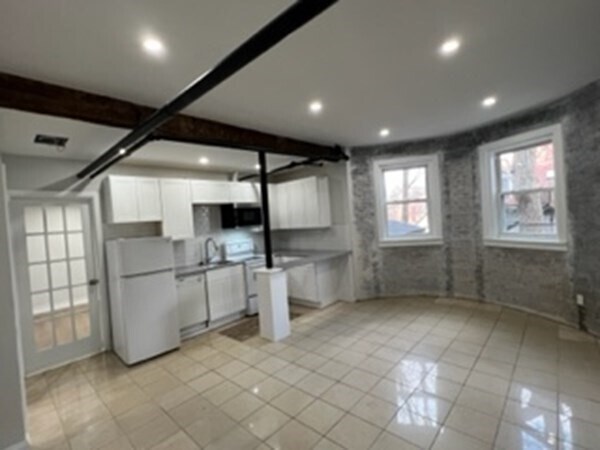 Building Photo - 147 Winthrop Rd