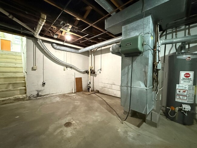 Building Photo - Easy to Maintain 2 Bed Home with Attached Garage
