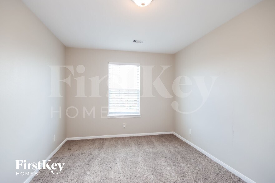 Building Photo - 10002 Chase Ct