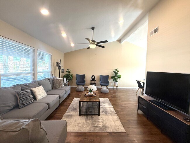 Building Photo - Fully Furnished 4 Bedroom Home! NO HOA! Park up to 6 vehicles! Pool and Spa! Close to Spring Moun...