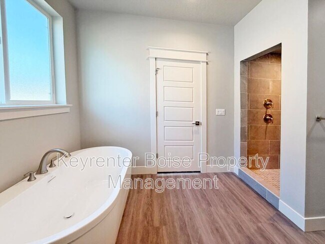 Building Photo - 4400 E Wedge St