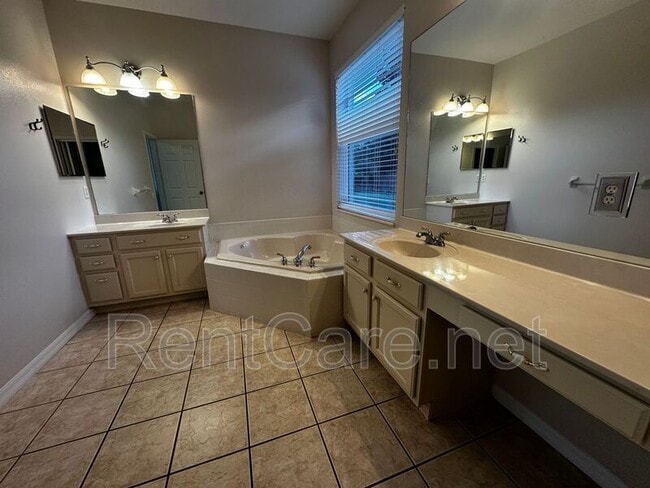 Building Photo - 1363 Glenwick Dr