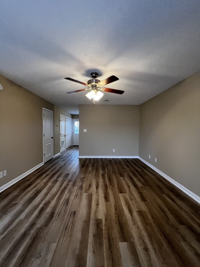 Building Photo - 541 Patriot Park Ct