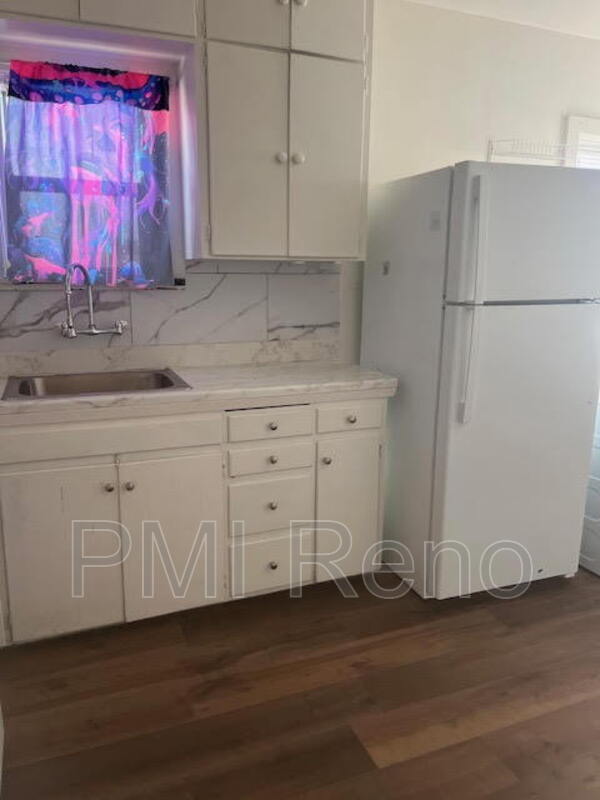 Building Photo - 614 Kuenzli St