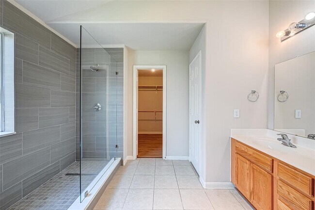 Building Photo - 2310 Diamond Springs Dr