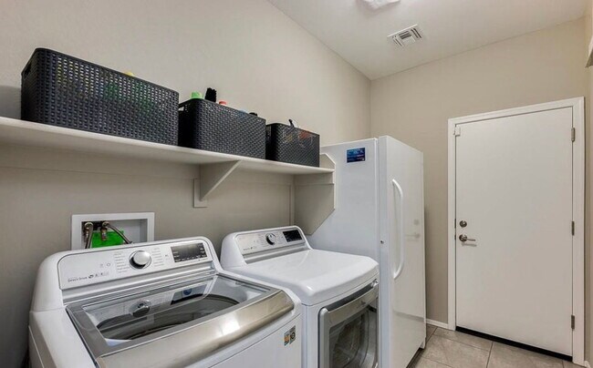 Building Photo - 10819 W Swayback Pass