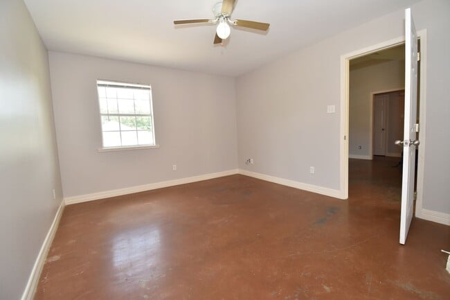 Building Photo - 3 Bedroom 2 Bath Home in Ruston