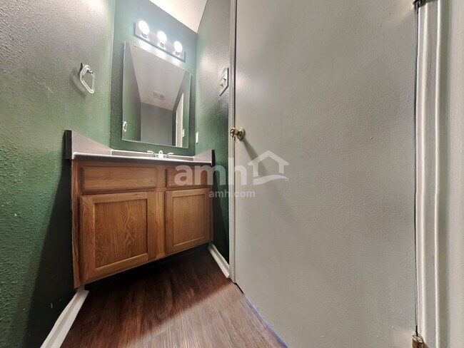 Building Photo - 536 Runnymede Ct