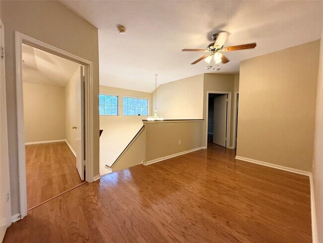 Building Photo - 2011 Lantana Dr