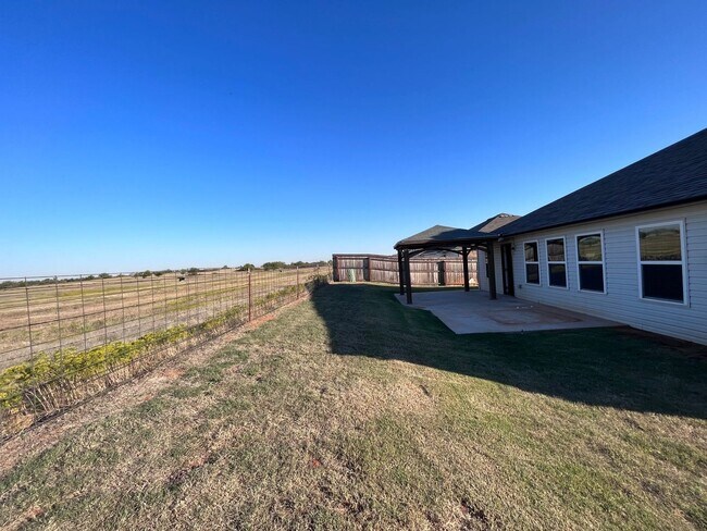 Building Photo - Available now 4 Bed 2 Bath in Mustang!