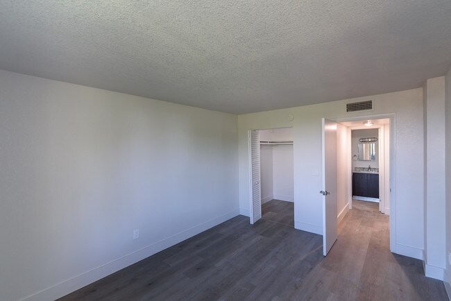 Building Photo - Prestige Palms