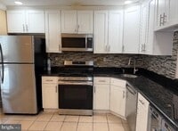 Building Photo - 5 Stout Ct