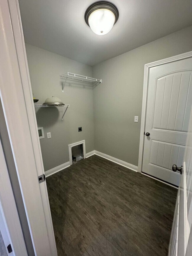 Building Photo - 3234 Cloverfield Ct