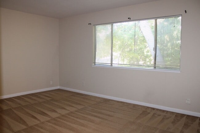 Building Photo - 507 Chabre Ct