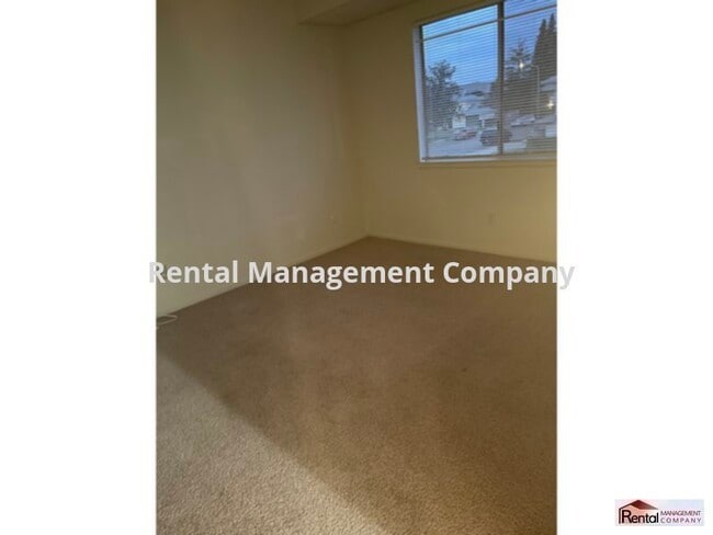 Building Photo - Freshened up. All new flooring. ACCESS TO ...