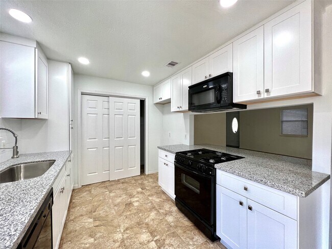 Building Photo - 947 Grand Jct Dr