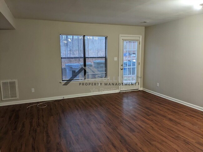 Building Photo - 608 Kendall Dr