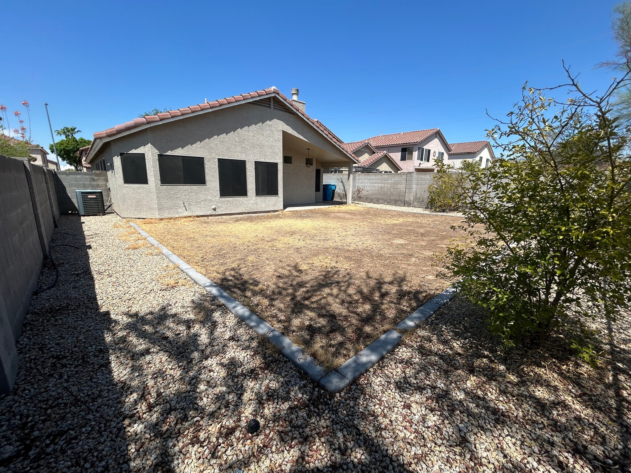 Building Photo - 1121 E Monona Dr