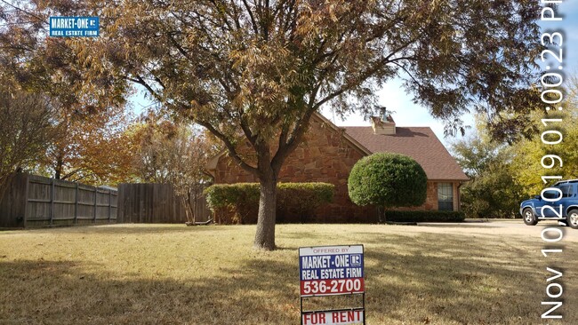 Building Photo - 2810 NE Shelter Creek Dr