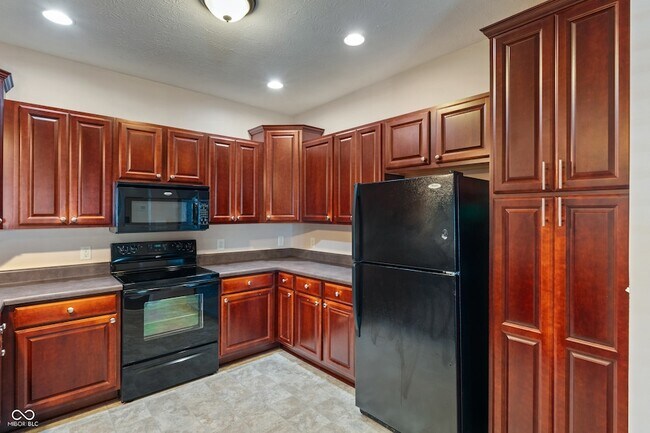 Building Photo - 4320 Hamilton Way