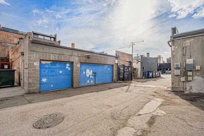 Building Photo - Downtown Loft, Historic Building, Remodeled,