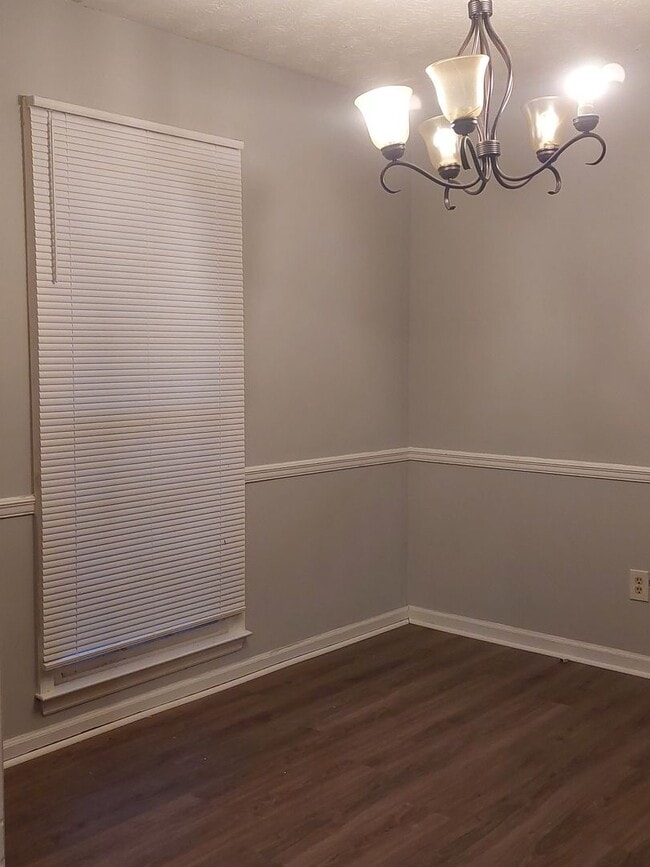 Building Photo - 3062 Viking Dr
