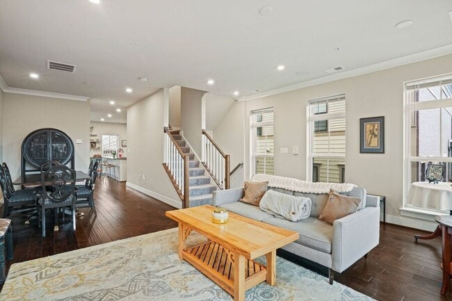 Building Photo - 820 Fern Pl NW