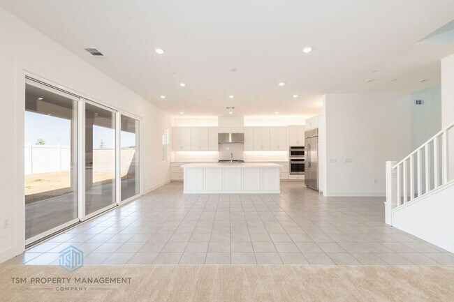 Building Photo - 15437 La Subida Dr