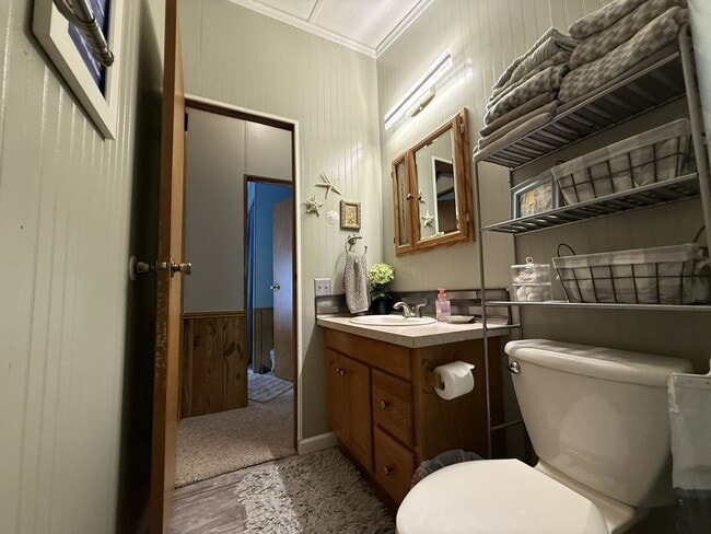 Building Photo - Rare Seasonal Frankfort Find-Fully Furnished!