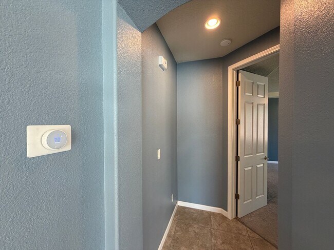 Building Photo - 4 Bedroom Single Story Home Available Near Golf Course Rd & Southern Blvd!