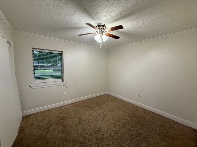 Building Photo - 306 Clover Dr