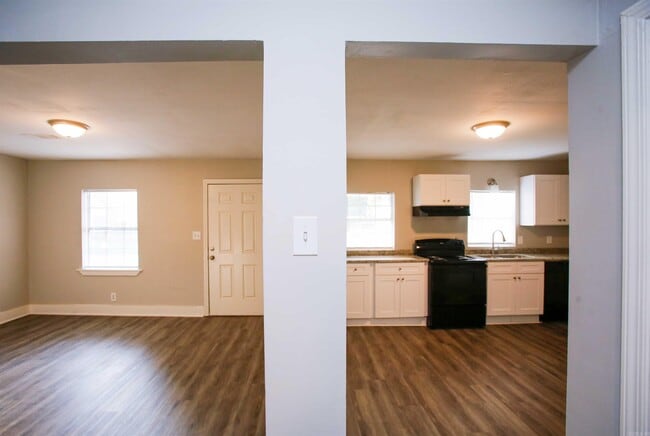 Building Photo - 514 Pollock St