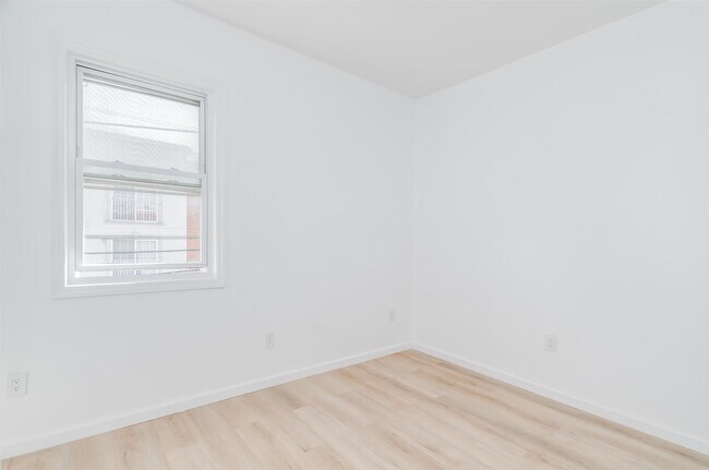 Building Photo - 147 Ave E