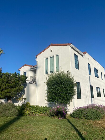 Building Photo - 10598 Ayres Ave