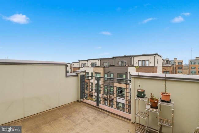 Building Photo - 16199 Columbus Ave