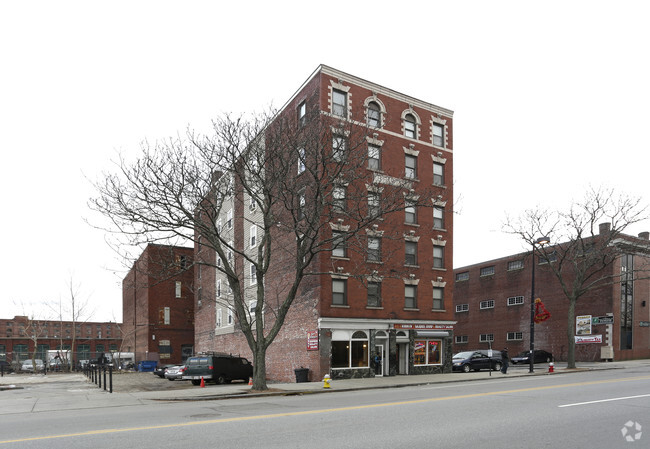 Building Photo - 572-574 Essex St