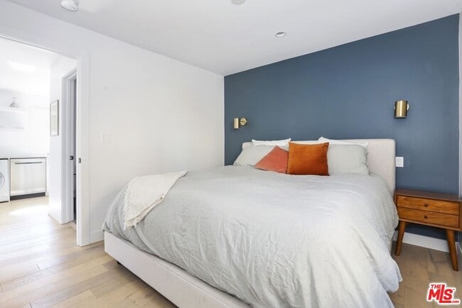 Building Photo - 1269 1/2 S Muirfield Rd