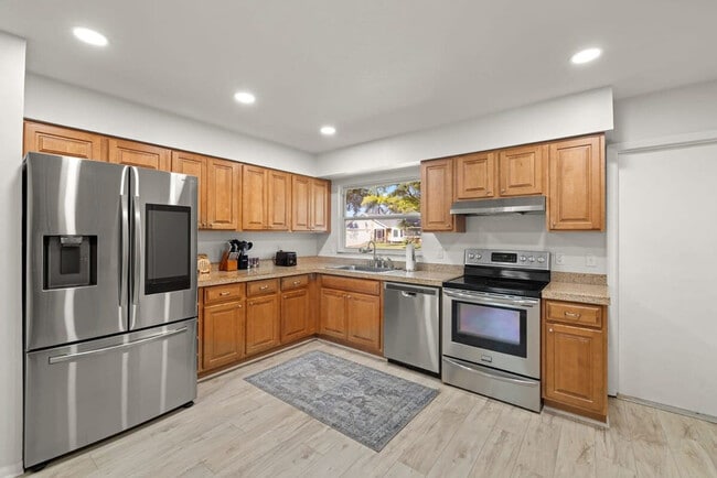 Building Photo - 1518 Wexford Dr E